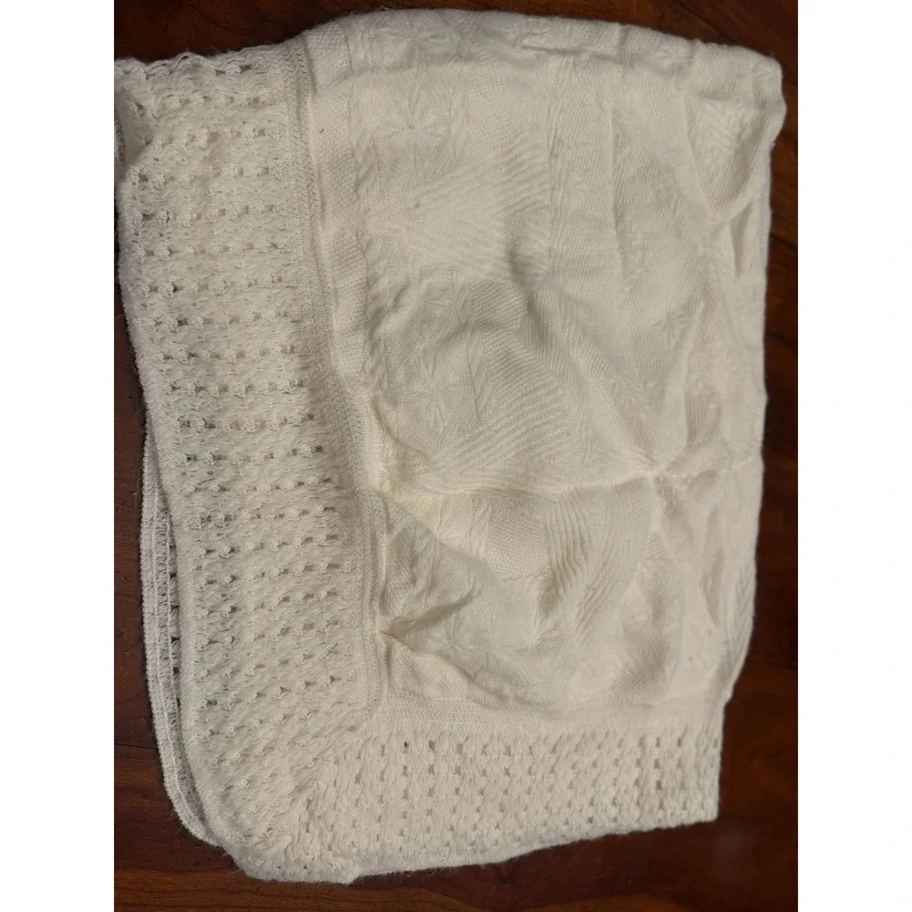 Vintage 1970s/1980s Open Knit Cellular Baby Blanket - Ivory Cream Shawl‎